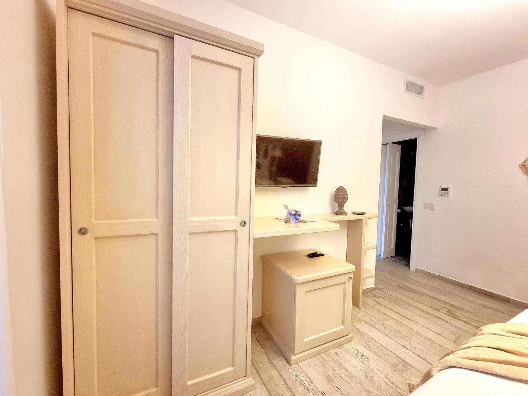 Golden House Hotel Porto Torres Ngoại thất bức ảnh